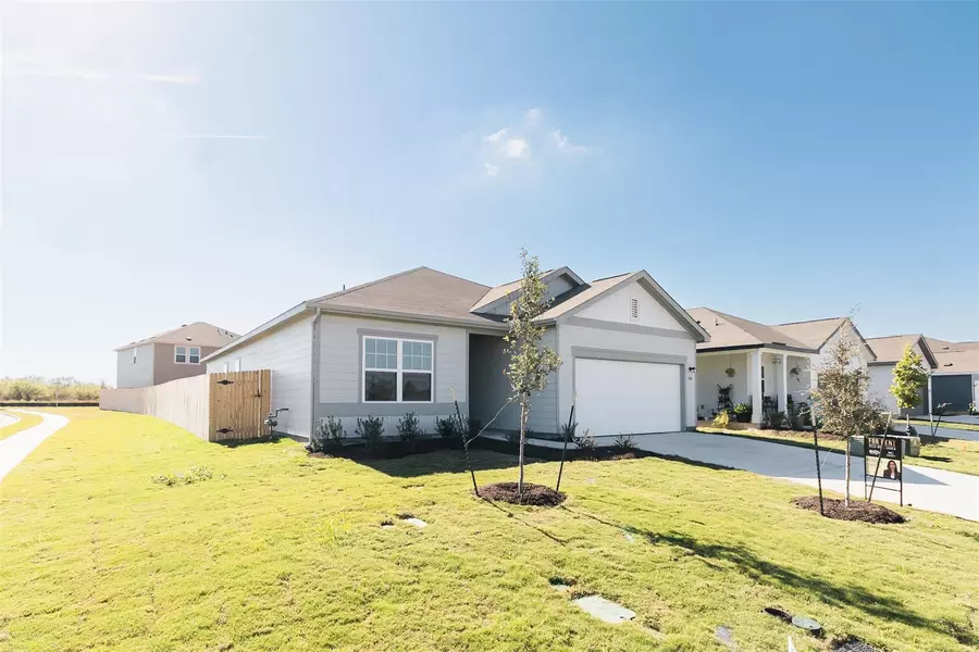 1524 Morris LOOP, San Marcos, TX 78666