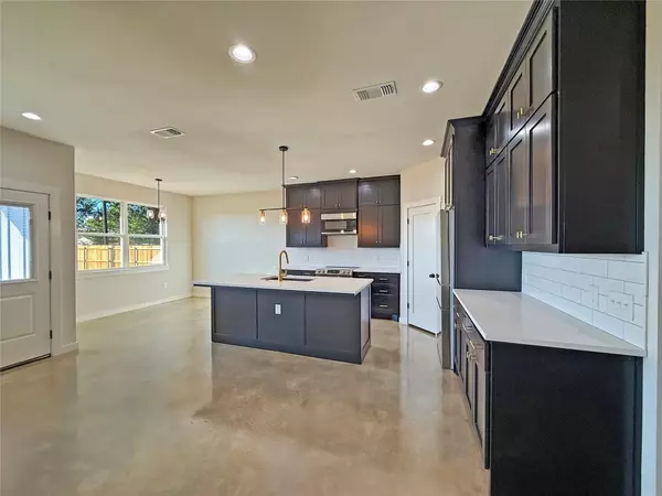 Lexington, TX 78947,221 Hester ST