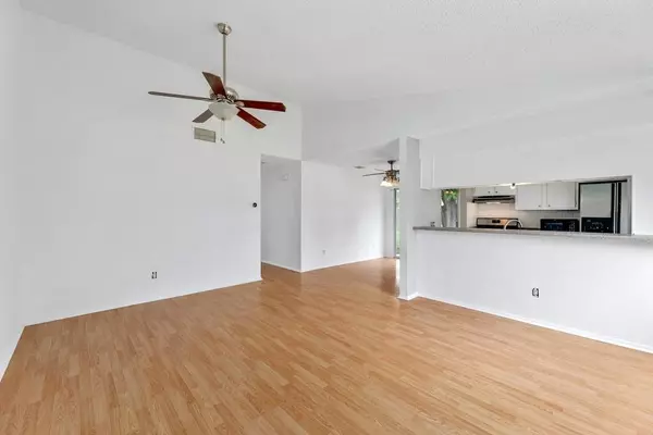 Austin, TX 78749,7601 WOODSTONE CV #B