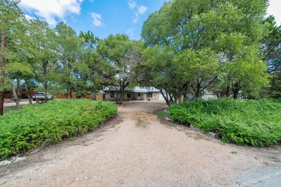 15 Las Flores DR, Wimberley, TX 78676