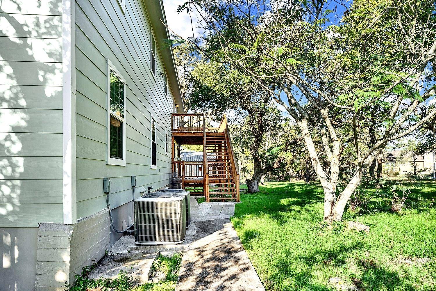 San Marcos, TX 78666,207 Oakwood LOOP