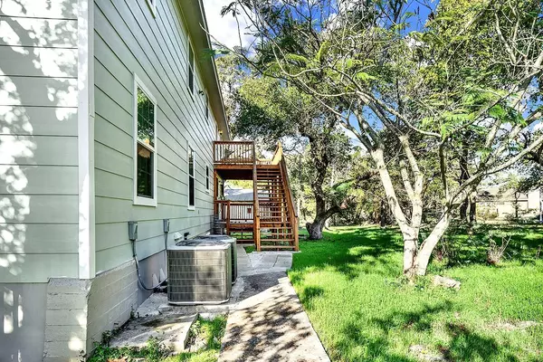 San Marcos, TX 78666,207 Oakwood LOOP