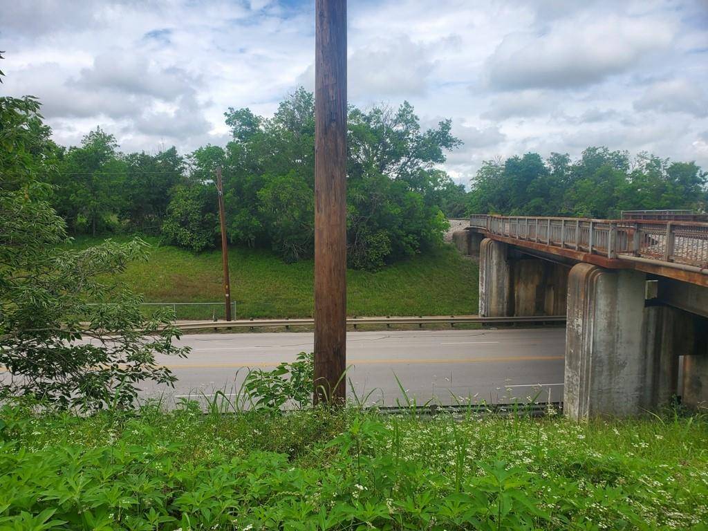 Taylor, TX 76574,606 E 4th ST