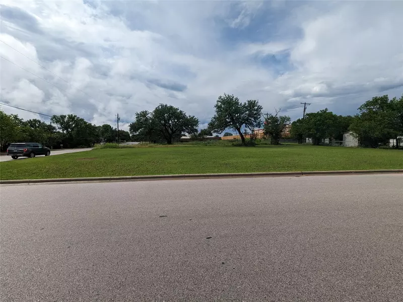 1602 S Chestnut ST, Lampasas, TX 76550