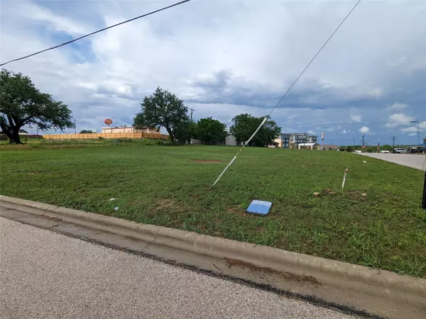 Lampasas, TX 76550,1602 S Chestnut ST
