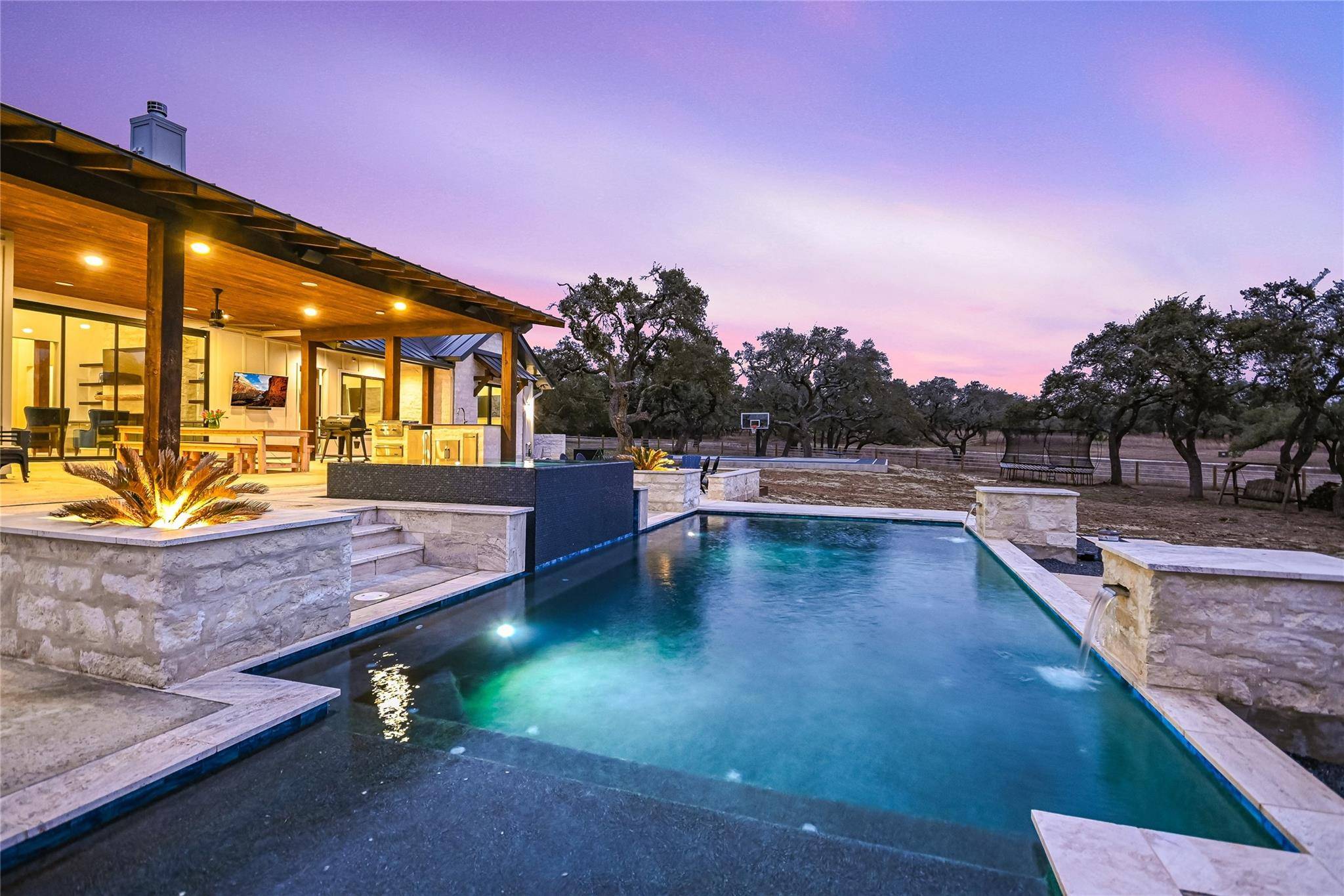 Wimberley, TX 78676,207 GWENDOLYNS TRL