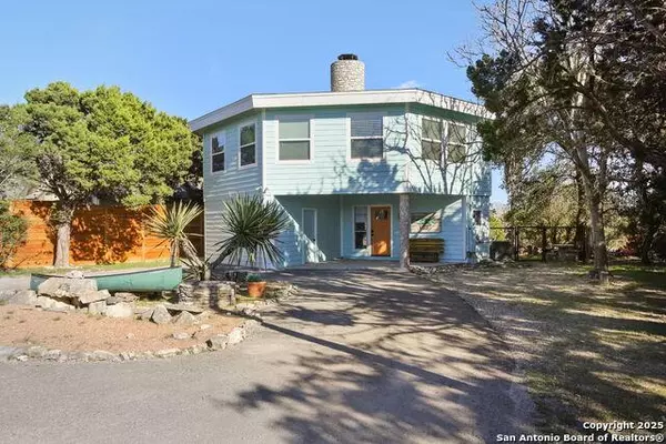 1433 Riviera DR, Canyon Lake, TX 78133