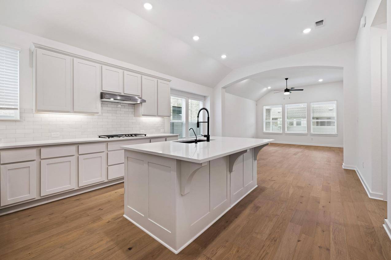 105 Great Oak LN, Georgetown, TX 78628