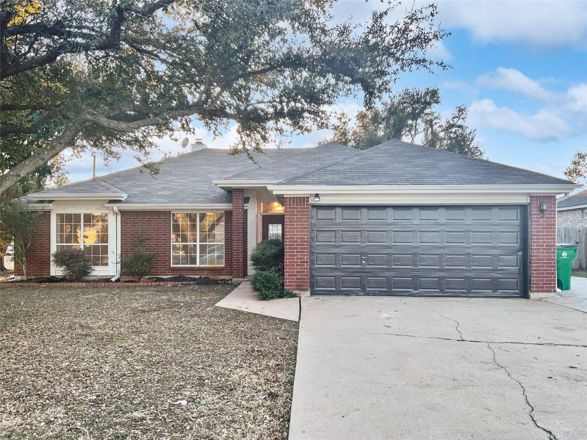 2005 Lark LN, Taylor, TX 76574