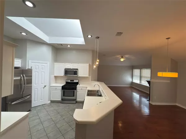 Austin, TX 78749,8005 Nairn DR