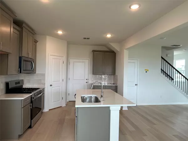 Buda, TX 78610,413 Young ST