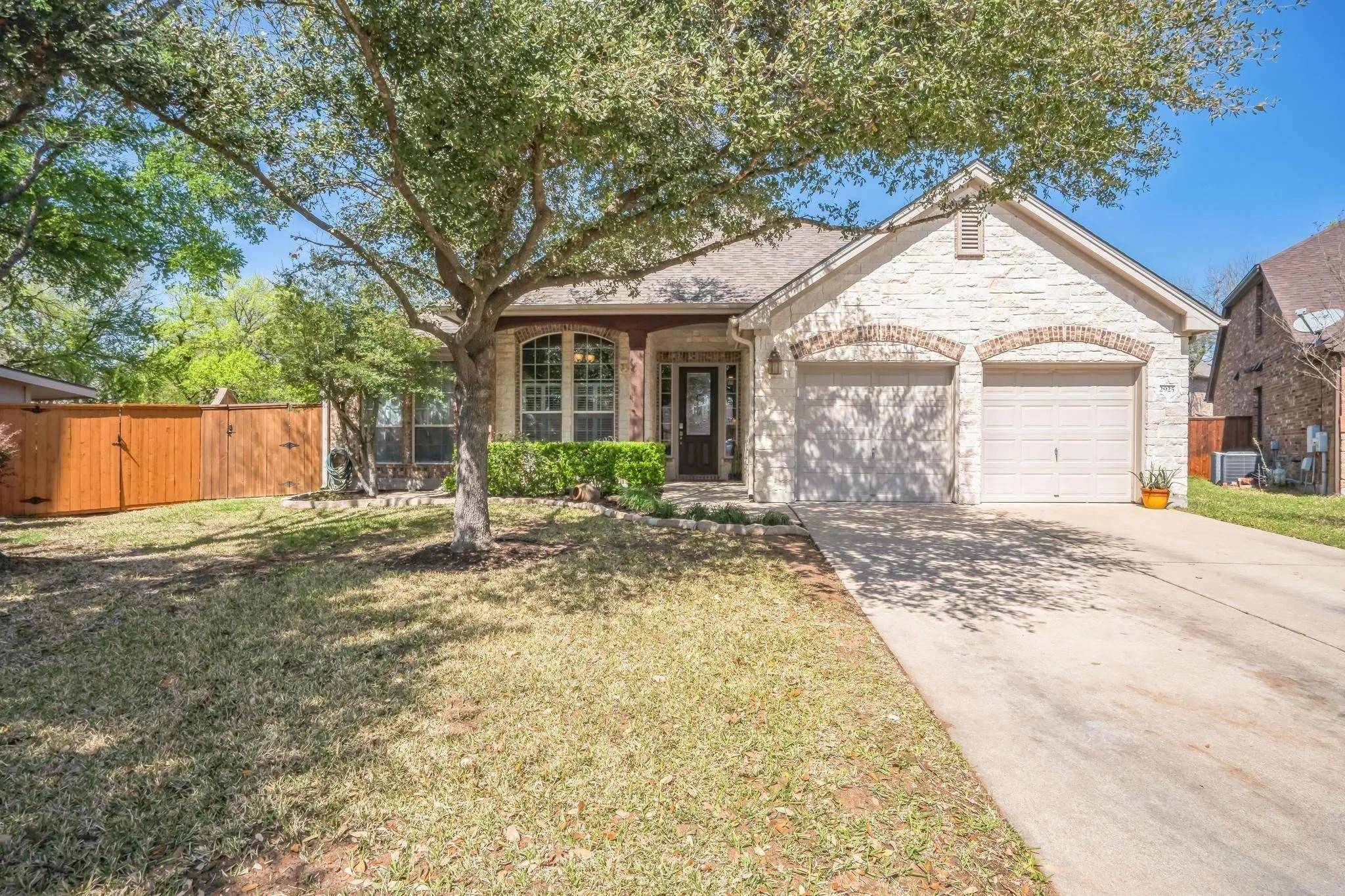 2925 Plantation DR, Round Rock, TX 78681