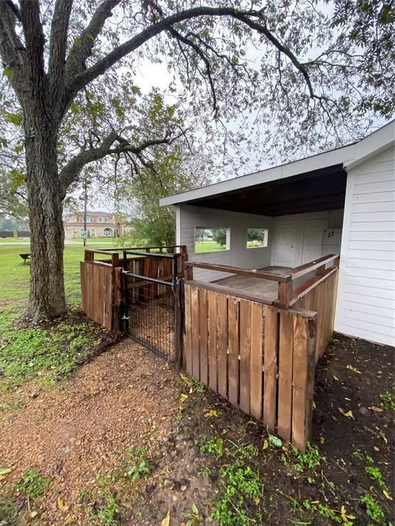 Flatonia, TX 78941,125 E 2nd ST