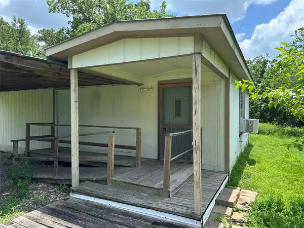 Giddings, TX 78942,639 N Manse Ave