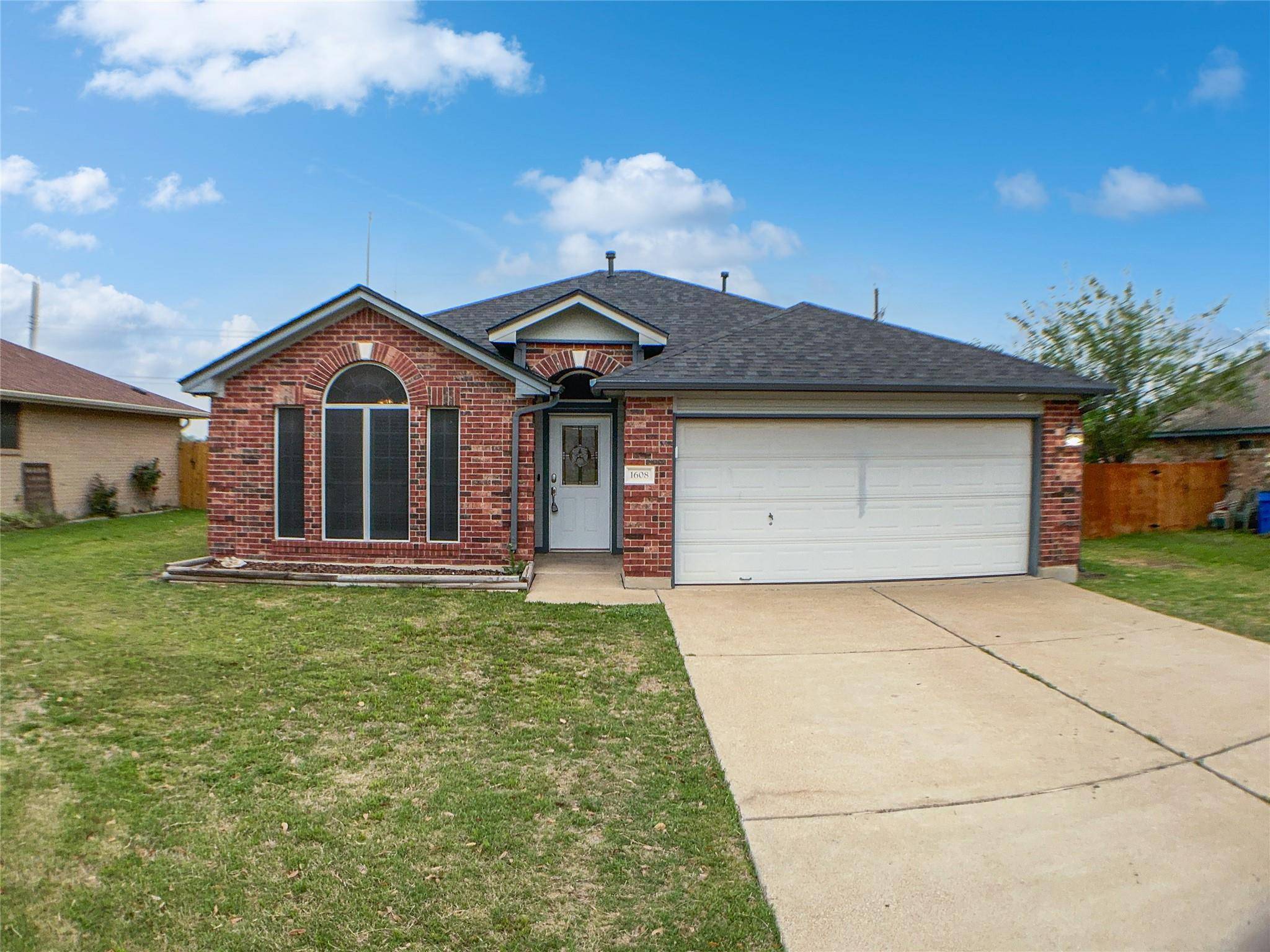 1608 Mallard LN, Taylor, TX 76574