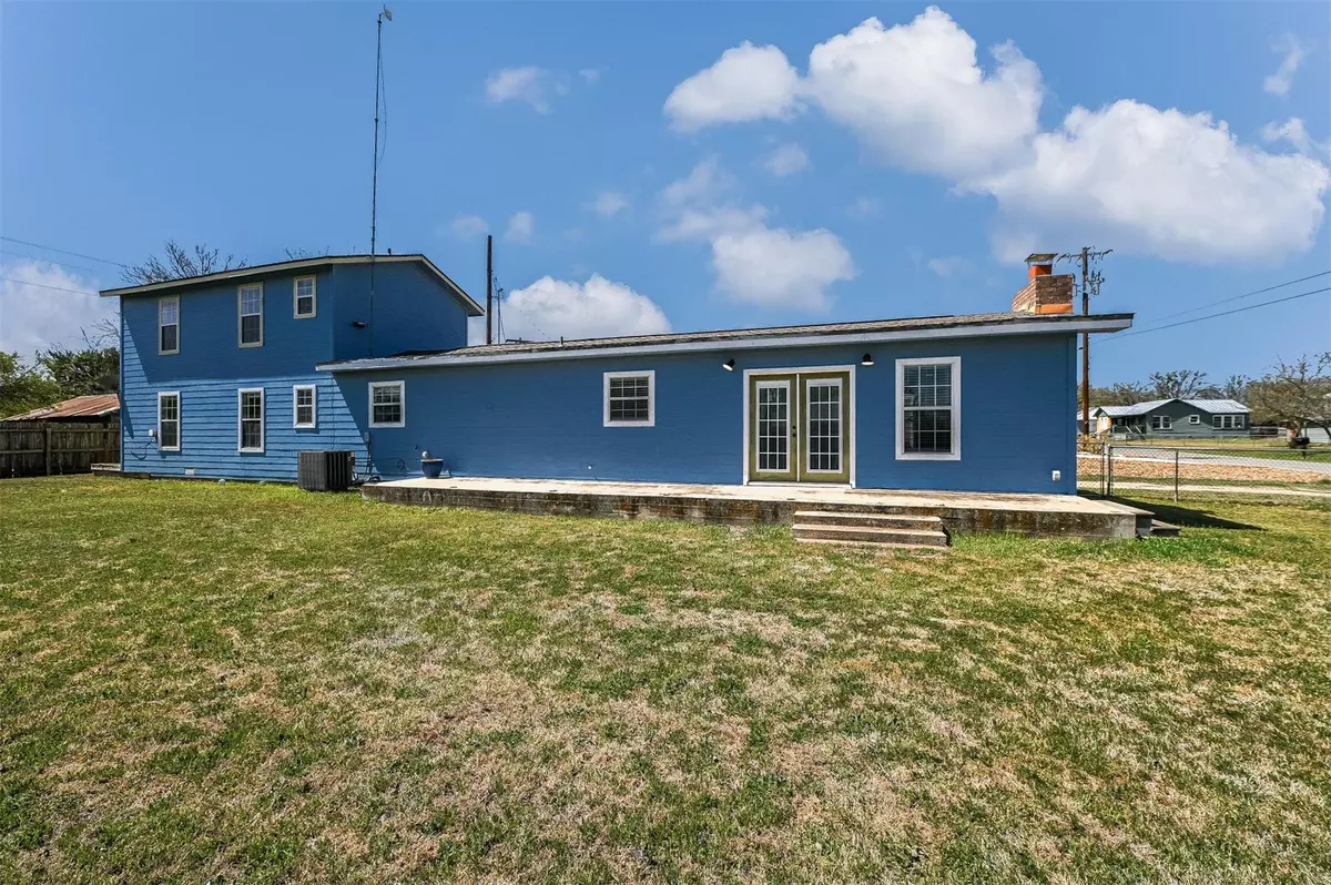 Spicewood, TX 78669,155 Travis LN