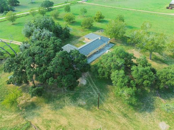 341 CR 233, Hallettsville, TX 77964