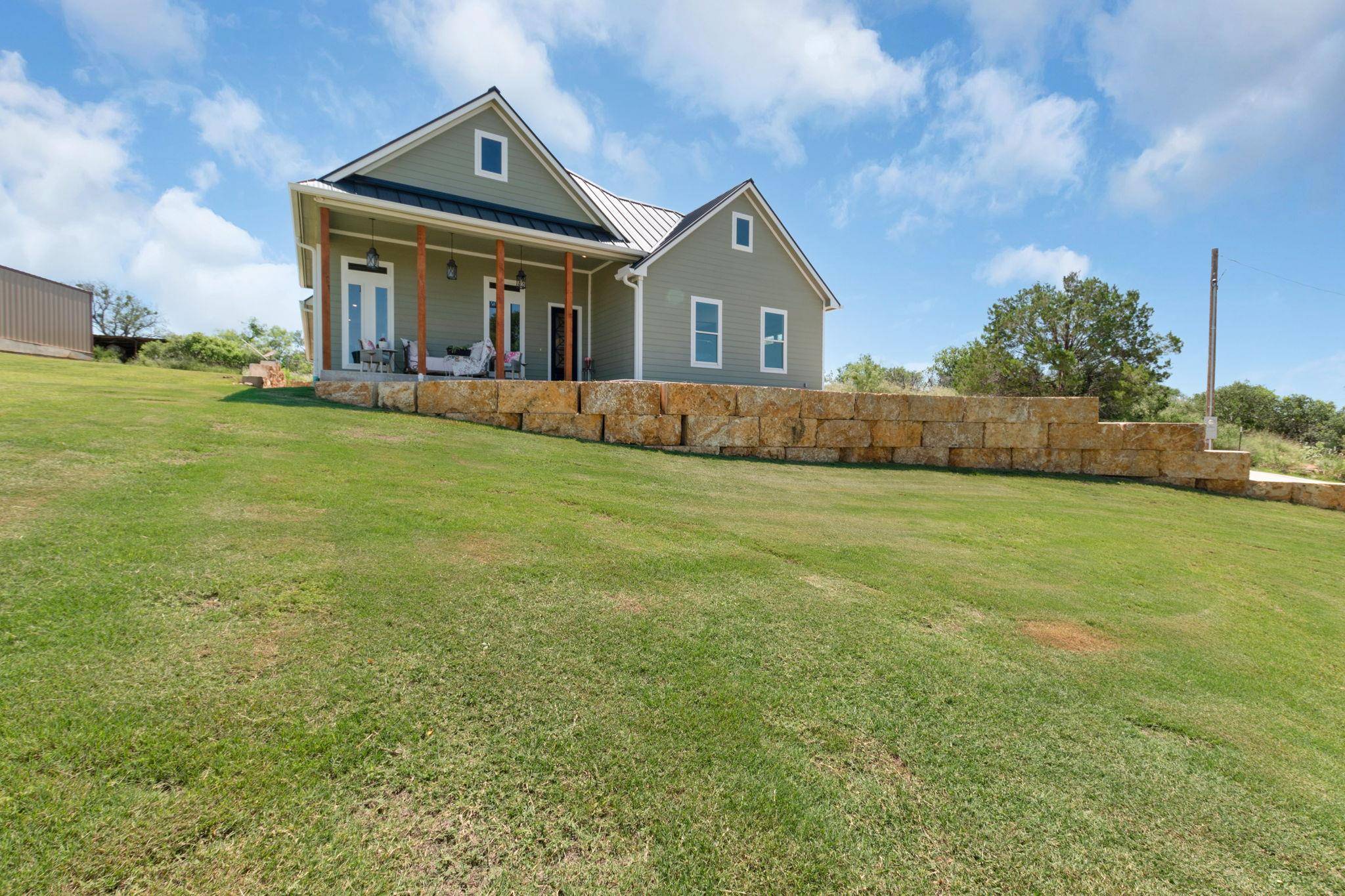 908 Sandy Mountain DR, Llano, TX 78643