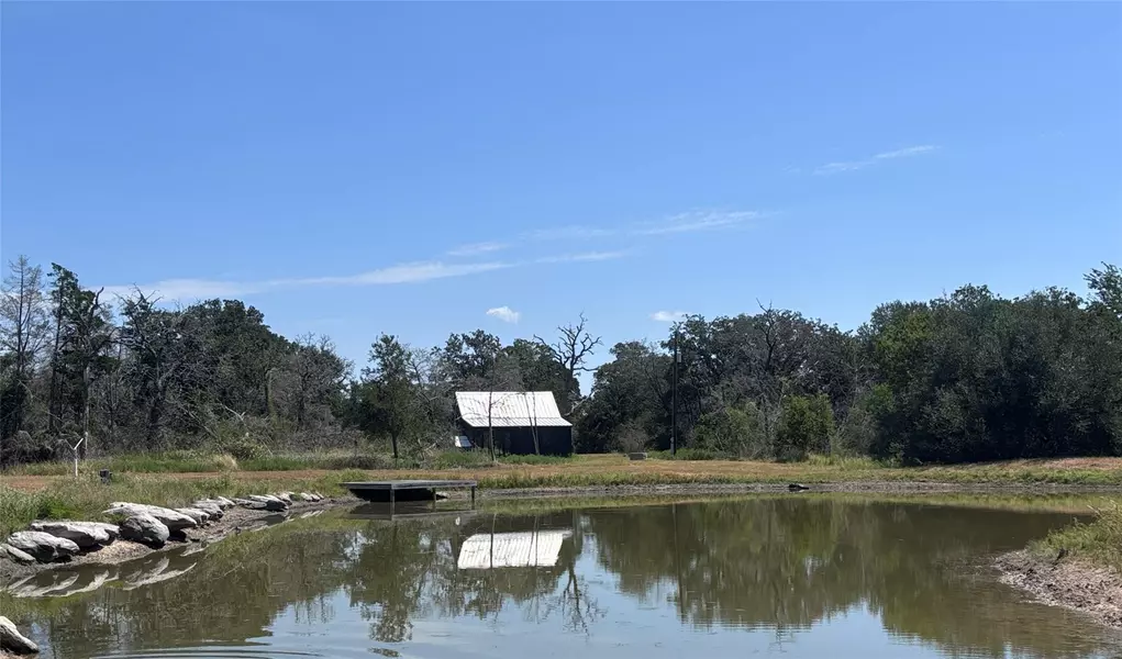 2477 Airport RD, La Grange, TX 78945