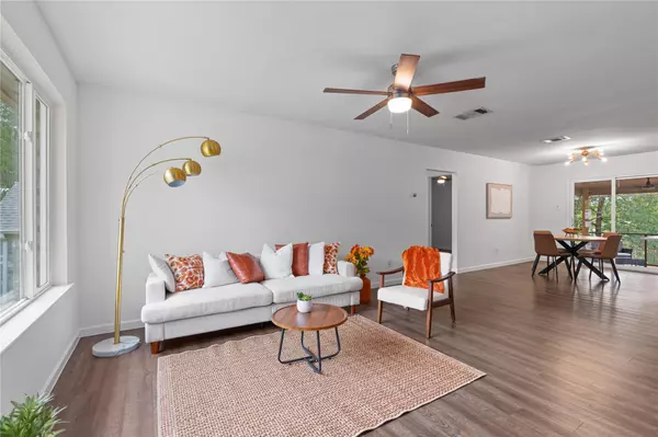 Austin, TX 78744,5454 Walnut Grove DR