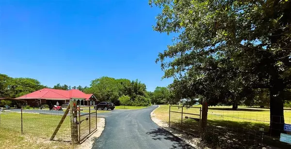 1495 Makinson RD, West Point, TX 78963