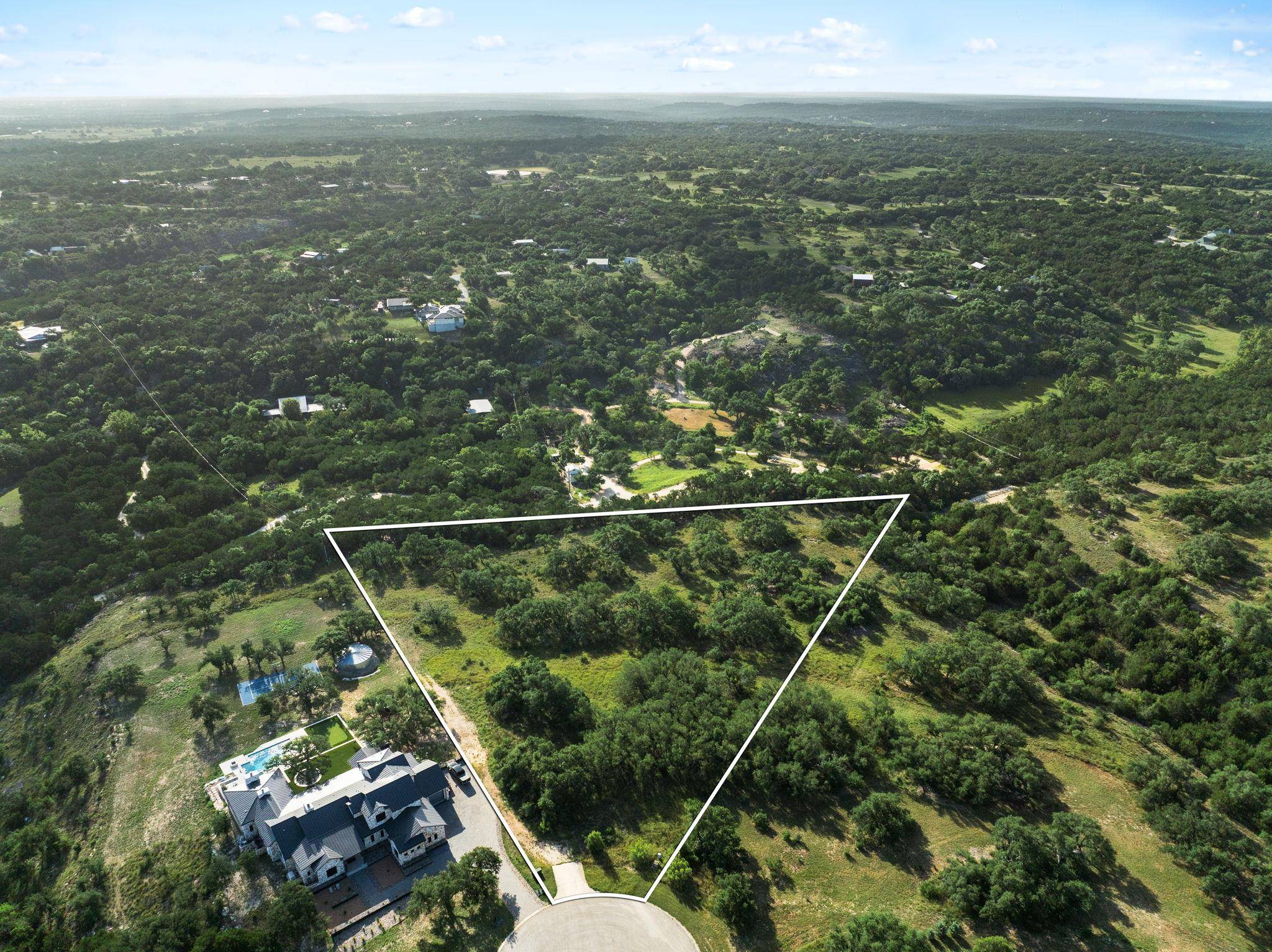 202 Saint Helena CT, Driftwood, TX 78619