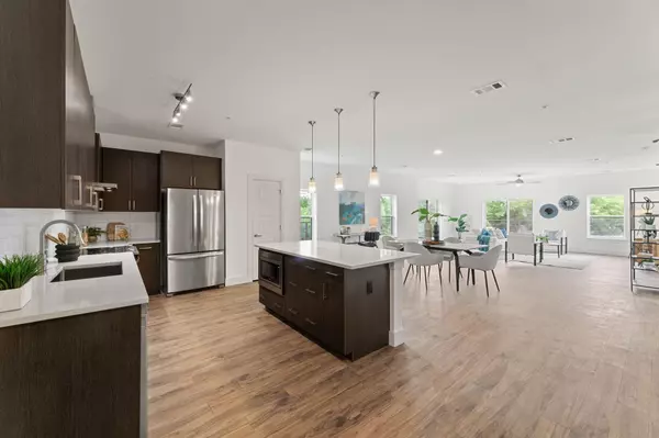 Austin, TX 78757,6444 Burnet RD #204