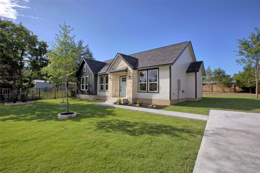 109 Creekside DR, Bastrop, TX 78602