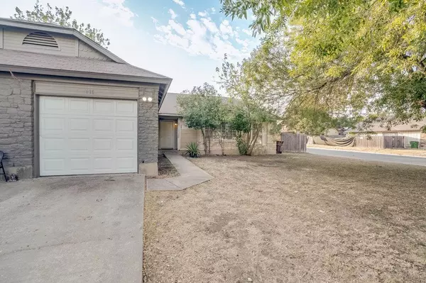 616 Greenlawn BLVD #Right Side, Round Rock, TX 78664