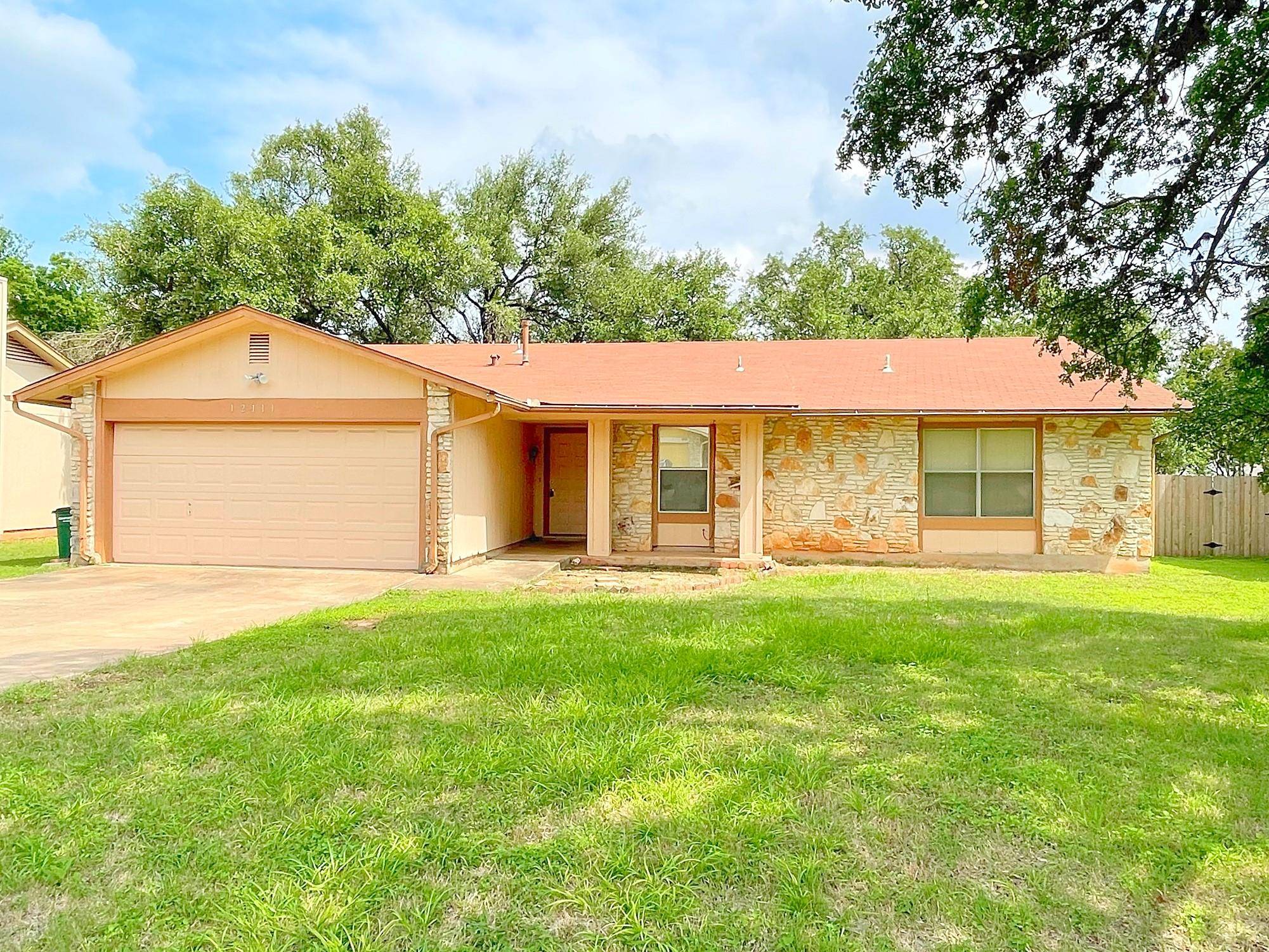 12111 Saxony LN, Austin, TX 78727