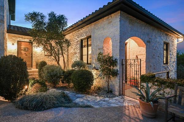 698 Windsong TRL, West Lake Hills, TX 78746