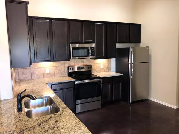 Buda, TX 78610,201 Joanne LOOP #B