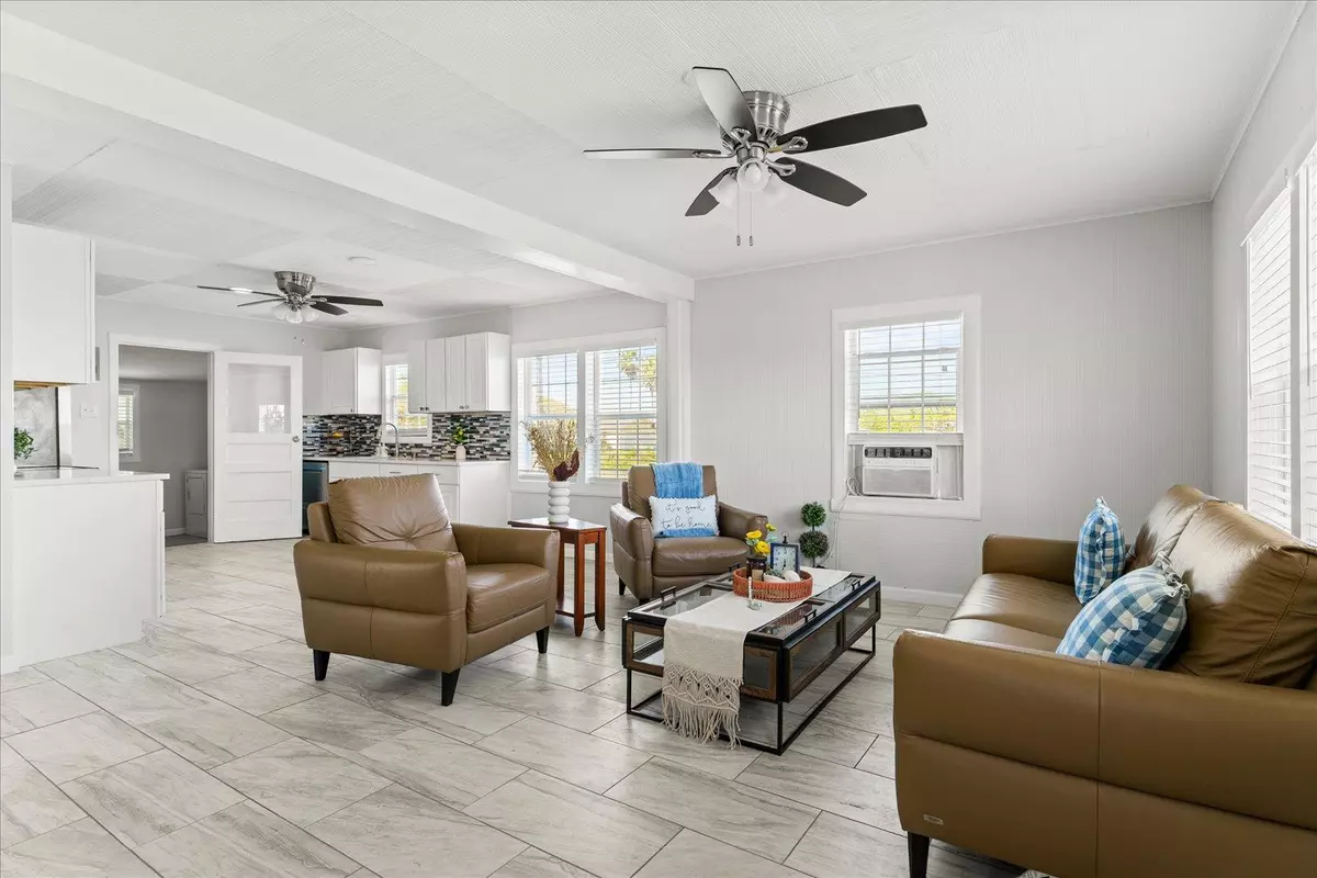 Port O'connor, TX 77982,115 N Byers ST