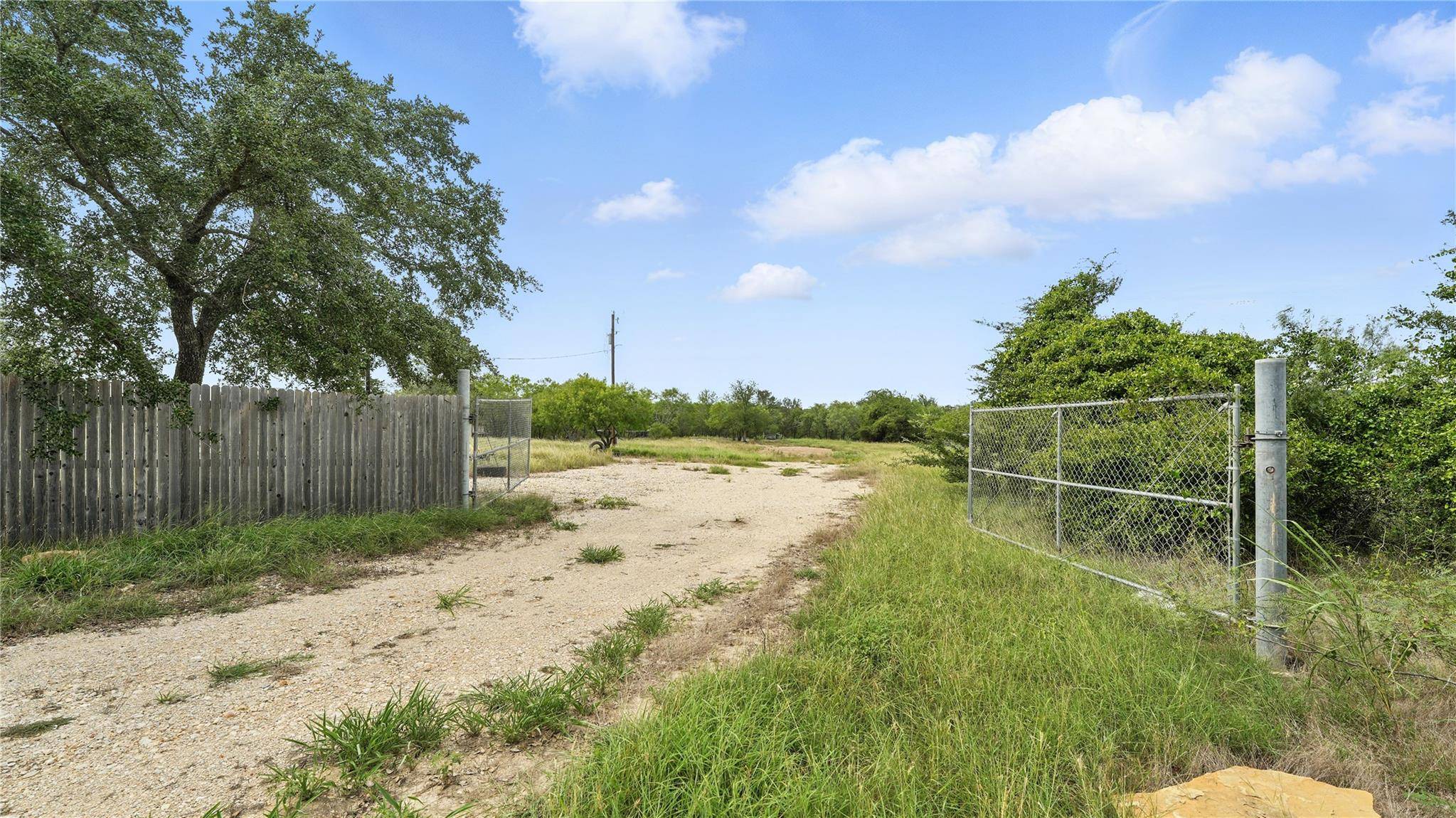 Dale, TX 78616,1201 Boulder LN
