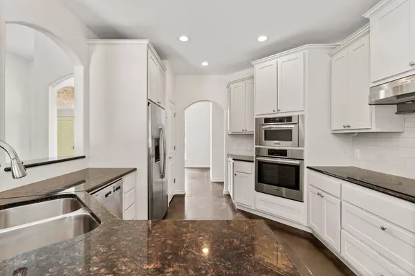 518 Coventry RD, Spicewood, TX 78669