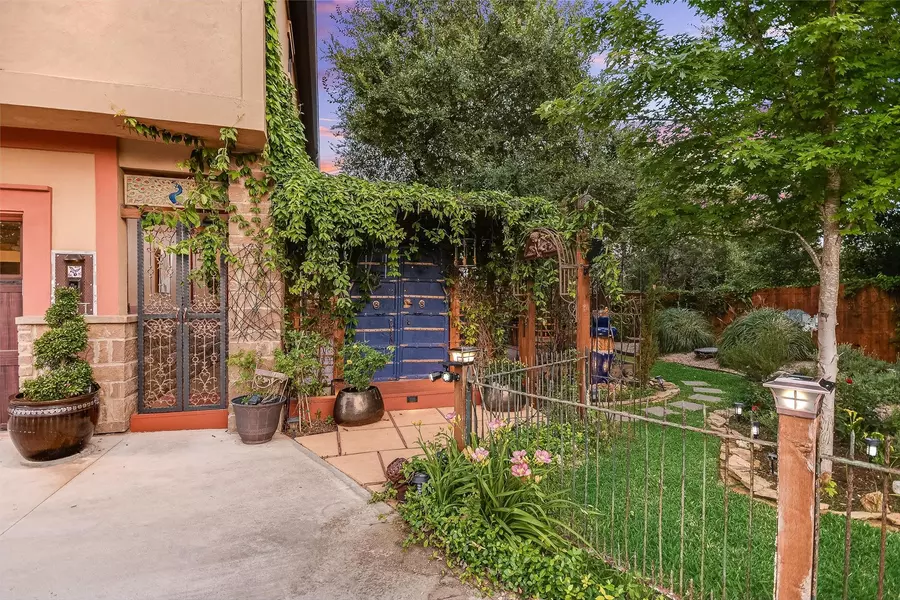611 N Cuernavaca DR #301, Austin, TX 78733