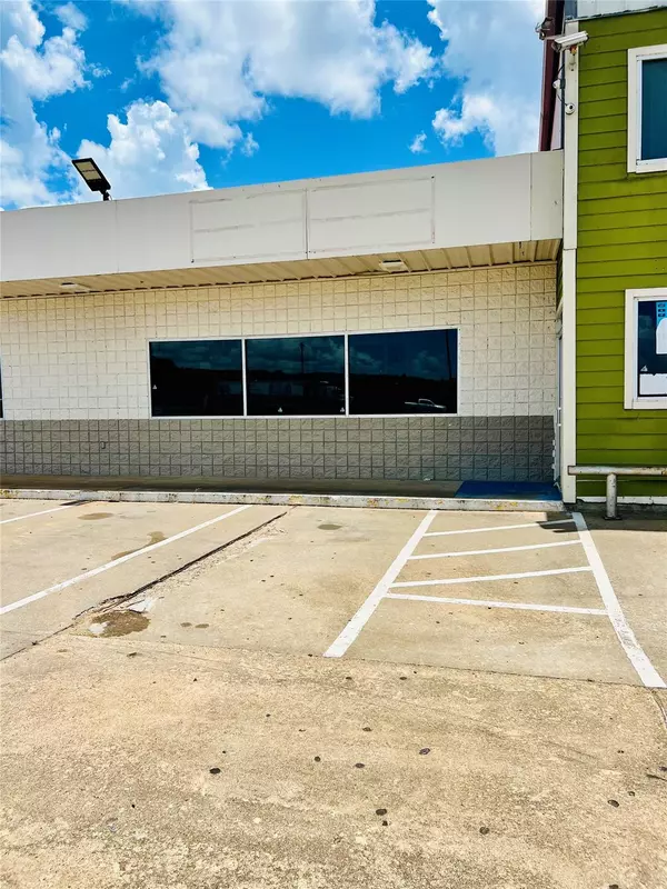 Smithville, TX 78957,719 Highway 71 W #100