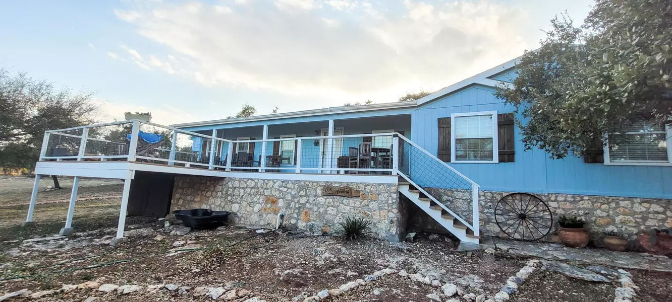 1085 Forest View DR, Blanco, TX 78606