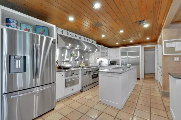 Spicewood, TX 78669,25242 Paleface Lake DR