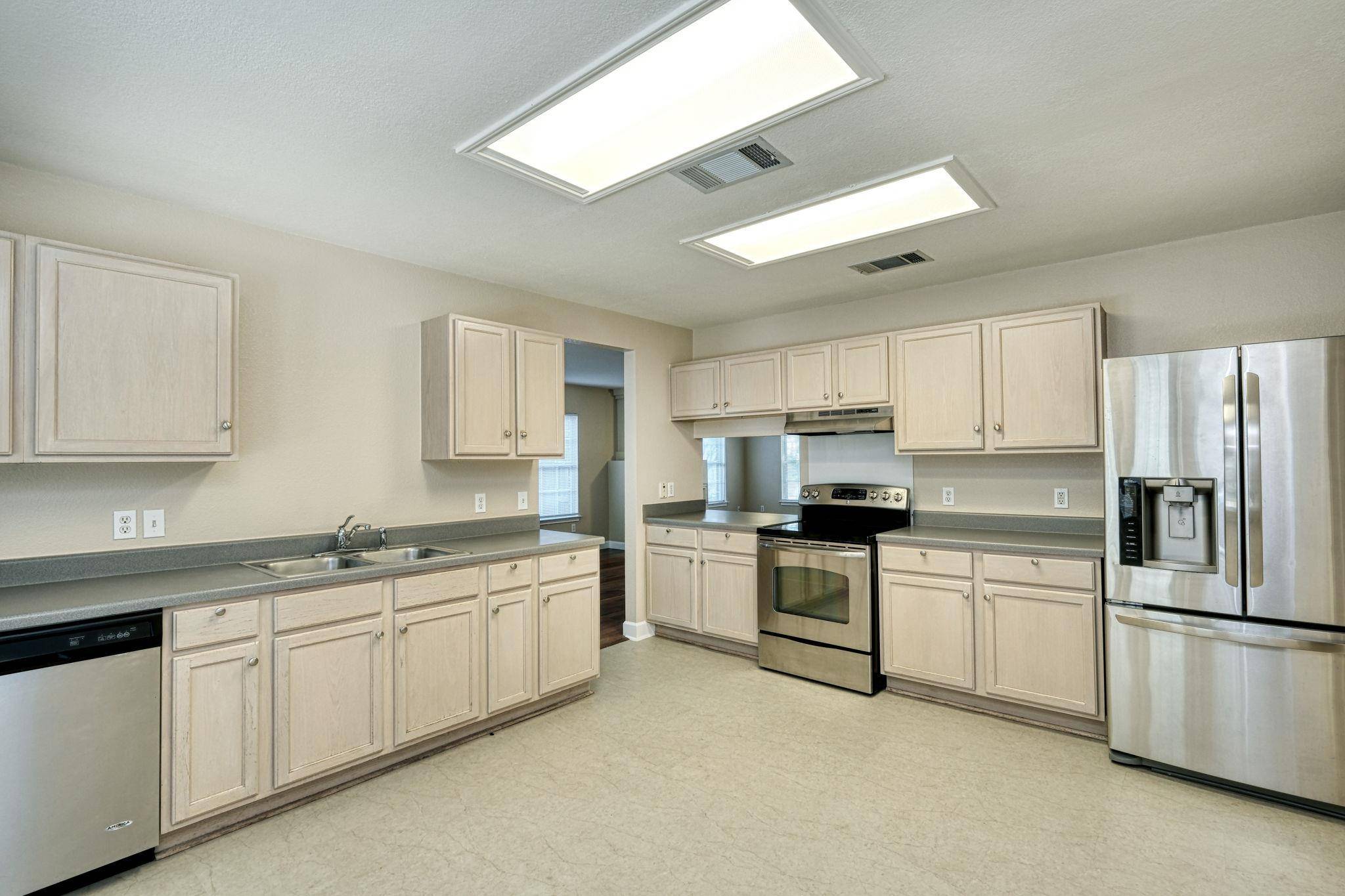 Austin, TX 78748,11412 Kingsgate DR