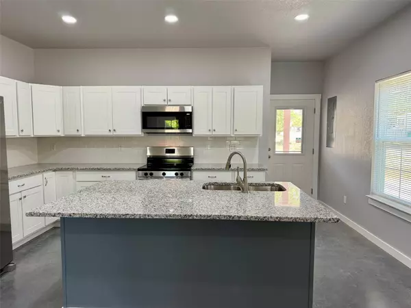 Cameron, TX 76520,506 N Crockett Ave