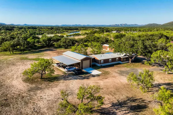 Uvalde, TX 78801,4991 County Road 416