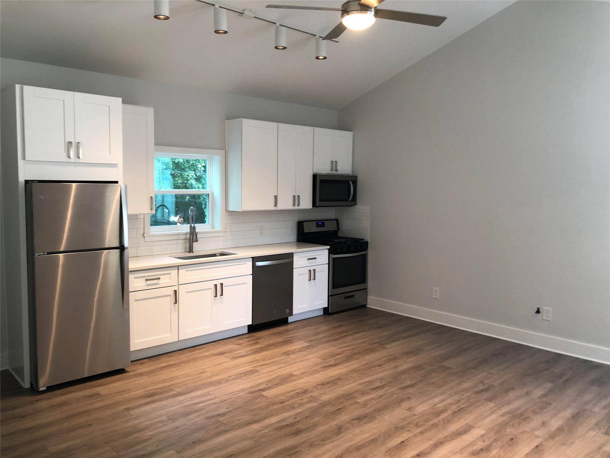 1303 E Cesar Chavez ST #D, Austin, TX 78702