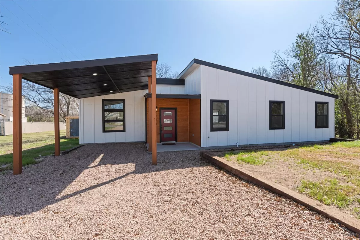 Johnson City, TX 78636,204 N Avenue J