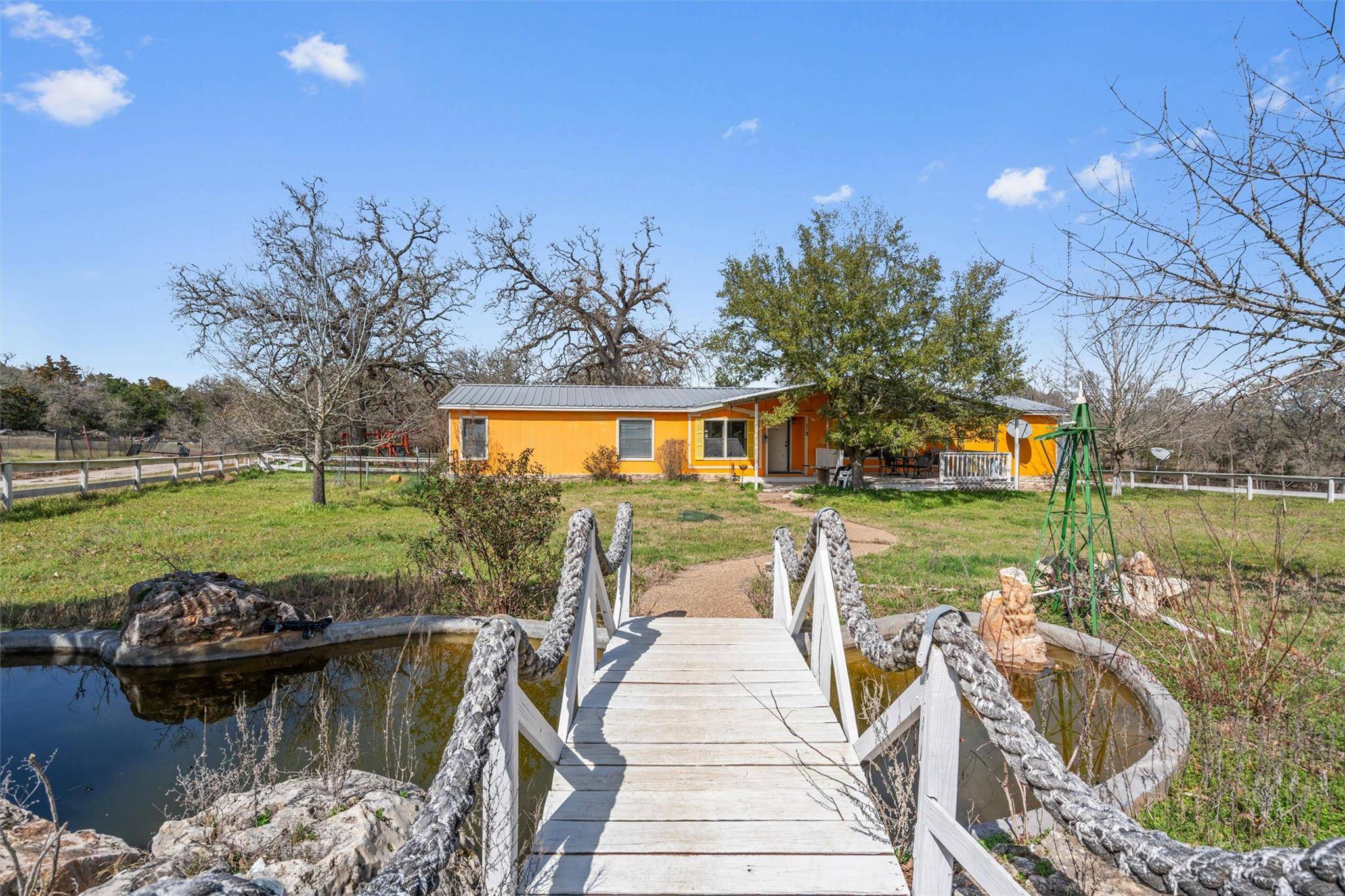 172 Hershal LN, Cedar Creek, TX 78612
