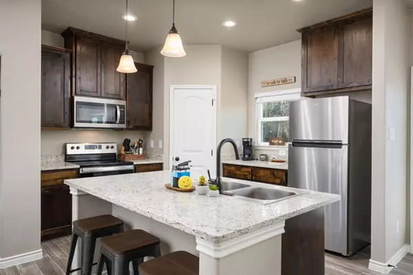 Spring Branch, TX 78070,117 Lightning Bolt