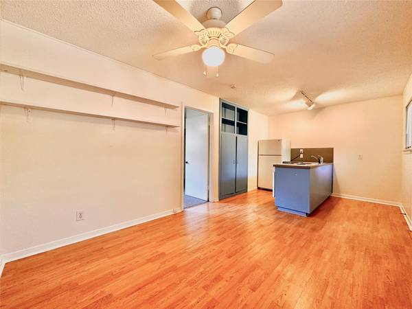 2721 Hemphill PARK #B, Austin, TX 78705