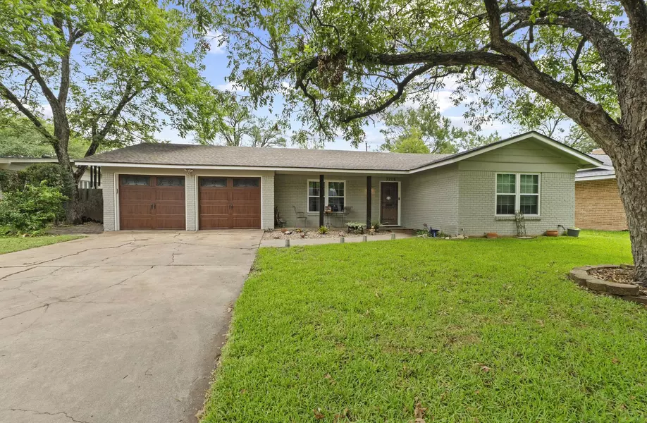 3206 Silverleaf DR, Austin, TX 78757