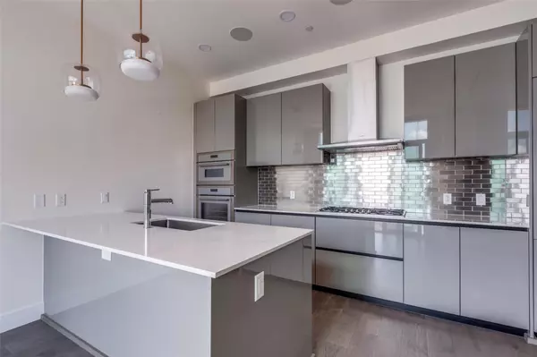 San Antonio, TX 78205,123 Lexington Ave #1408