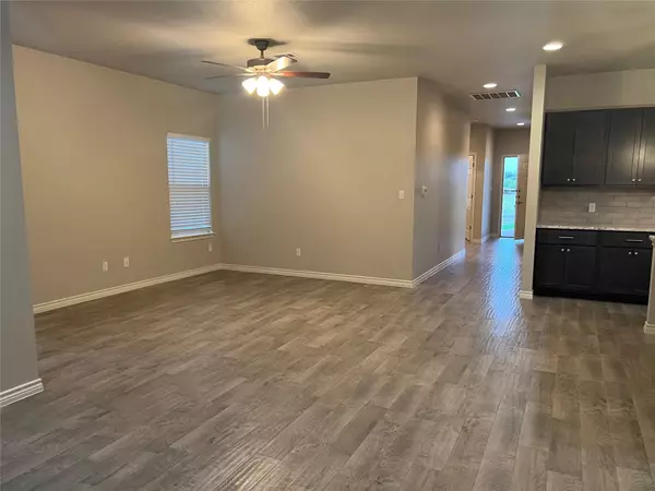 Jarrell, TX 76537,629 County Road 306 #B